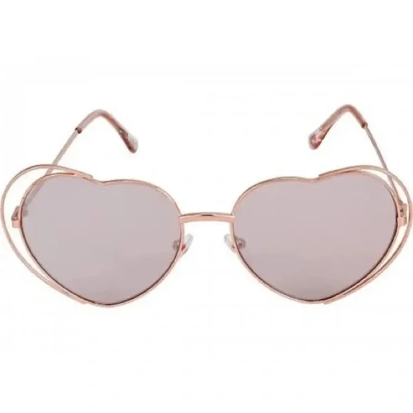 Betsey Johnson | Accessories | Betsey Johnson Heart Shape  display picture 1